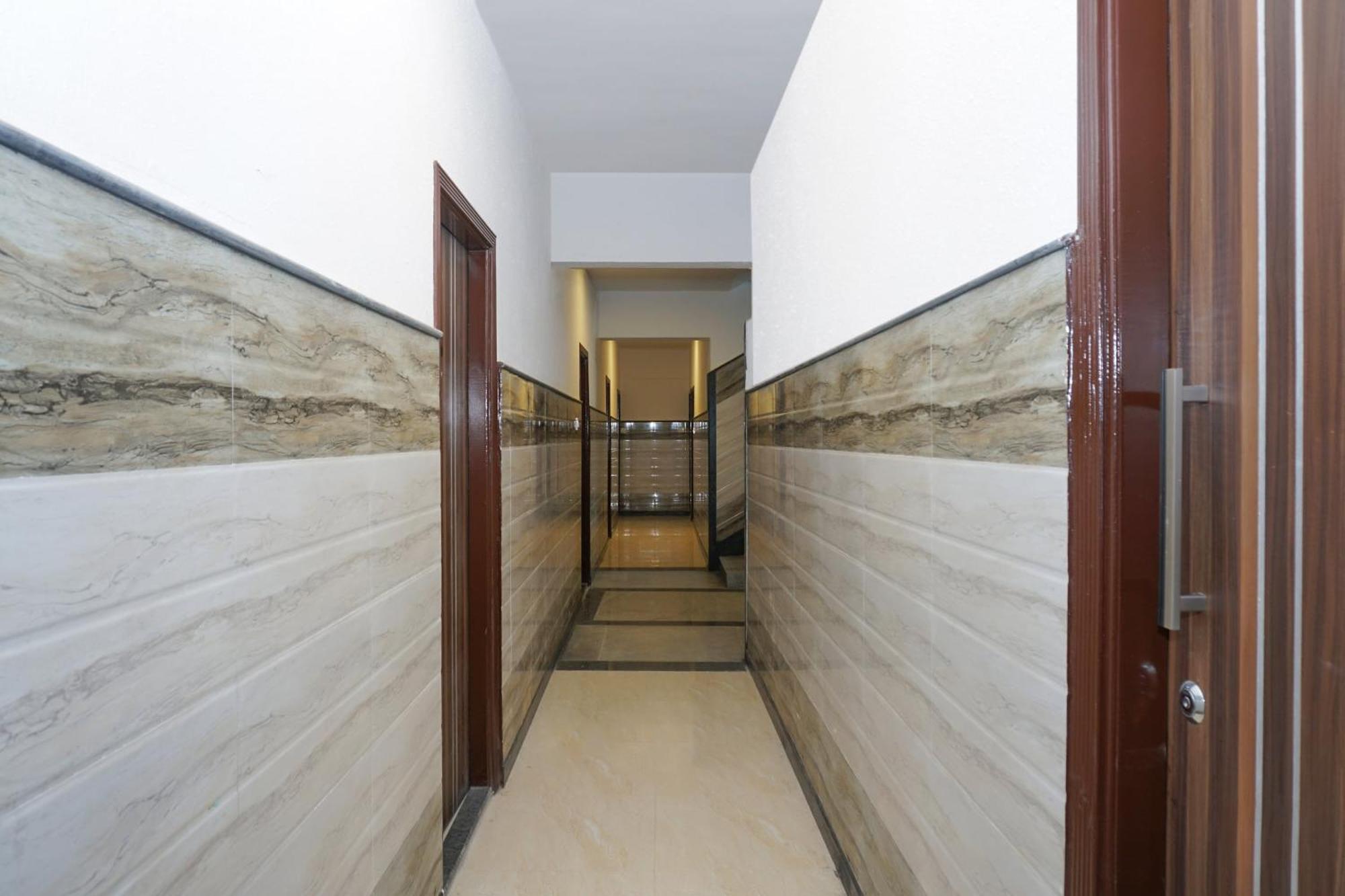 O Royal Grand Near Chhatrapati Shivaji International Airport 3*